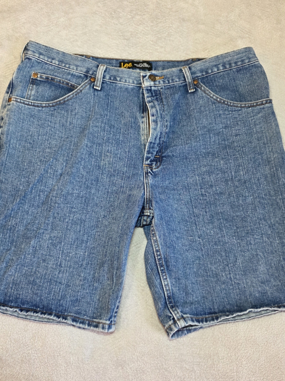Lee Regular Fit Denim Jean Shorts Men's Size 40 Medium Wash 10" Inseam 5-Pkt